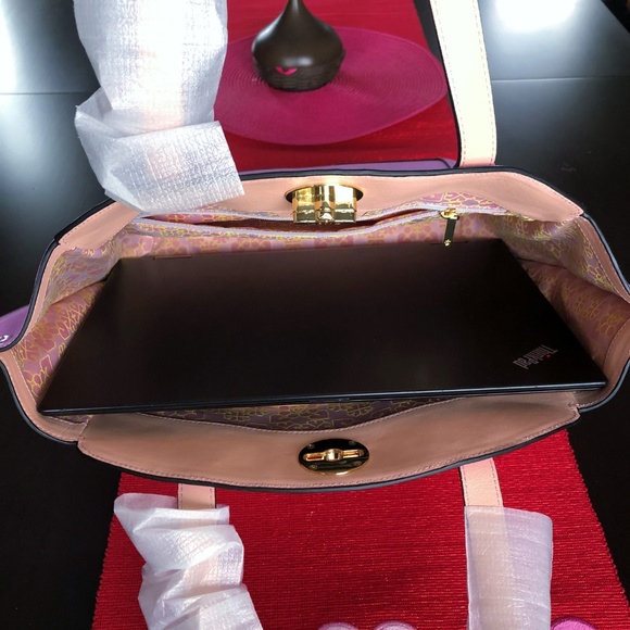 "SOLD" - Femme de Cupcakes Maui tote (New) - Picture 7 of 8